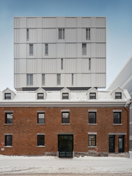 053-300_Young_retouches