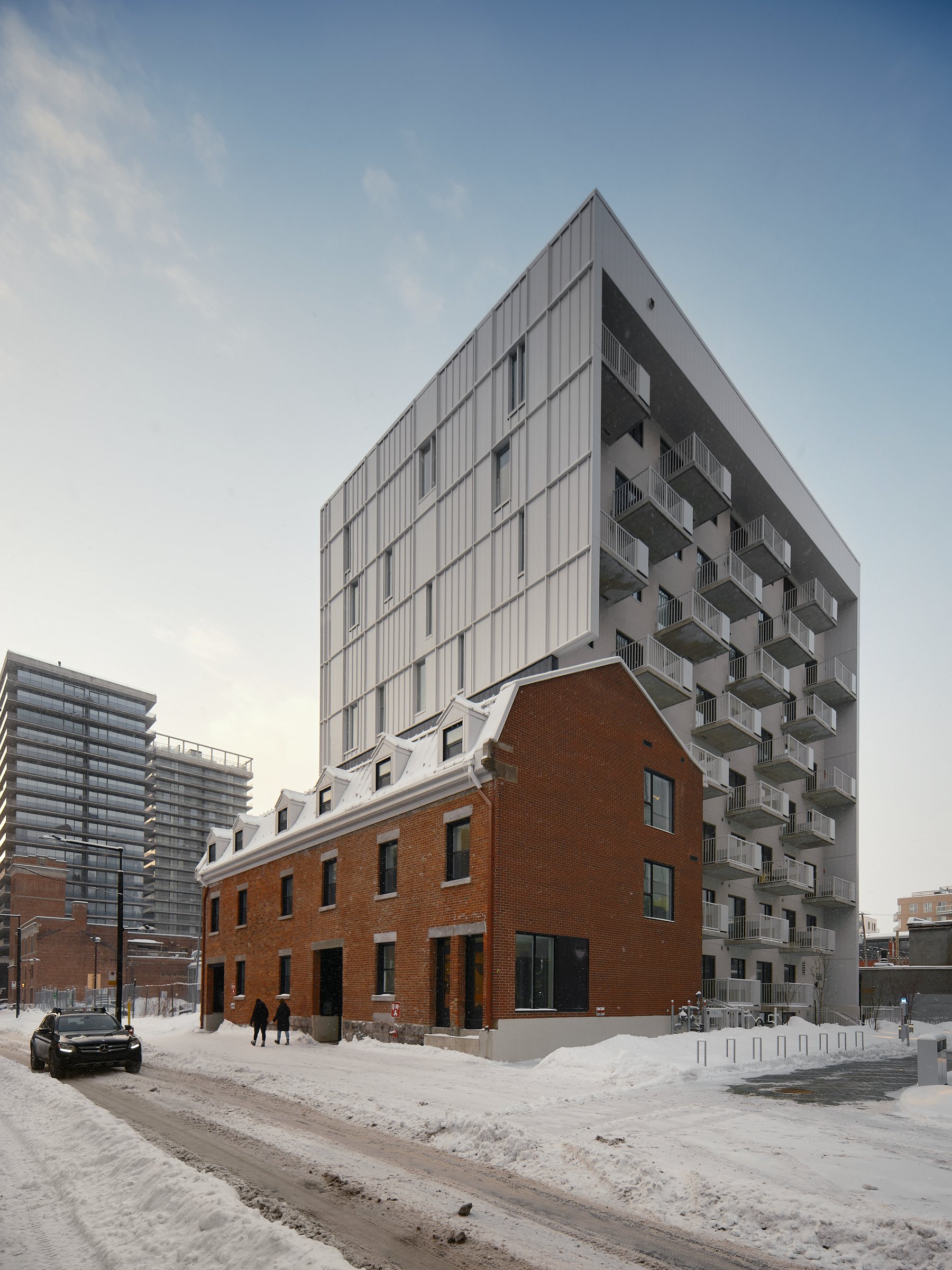 065-300_Young_retouches